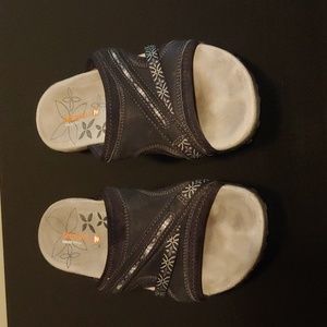 Merrell leather select grip slides